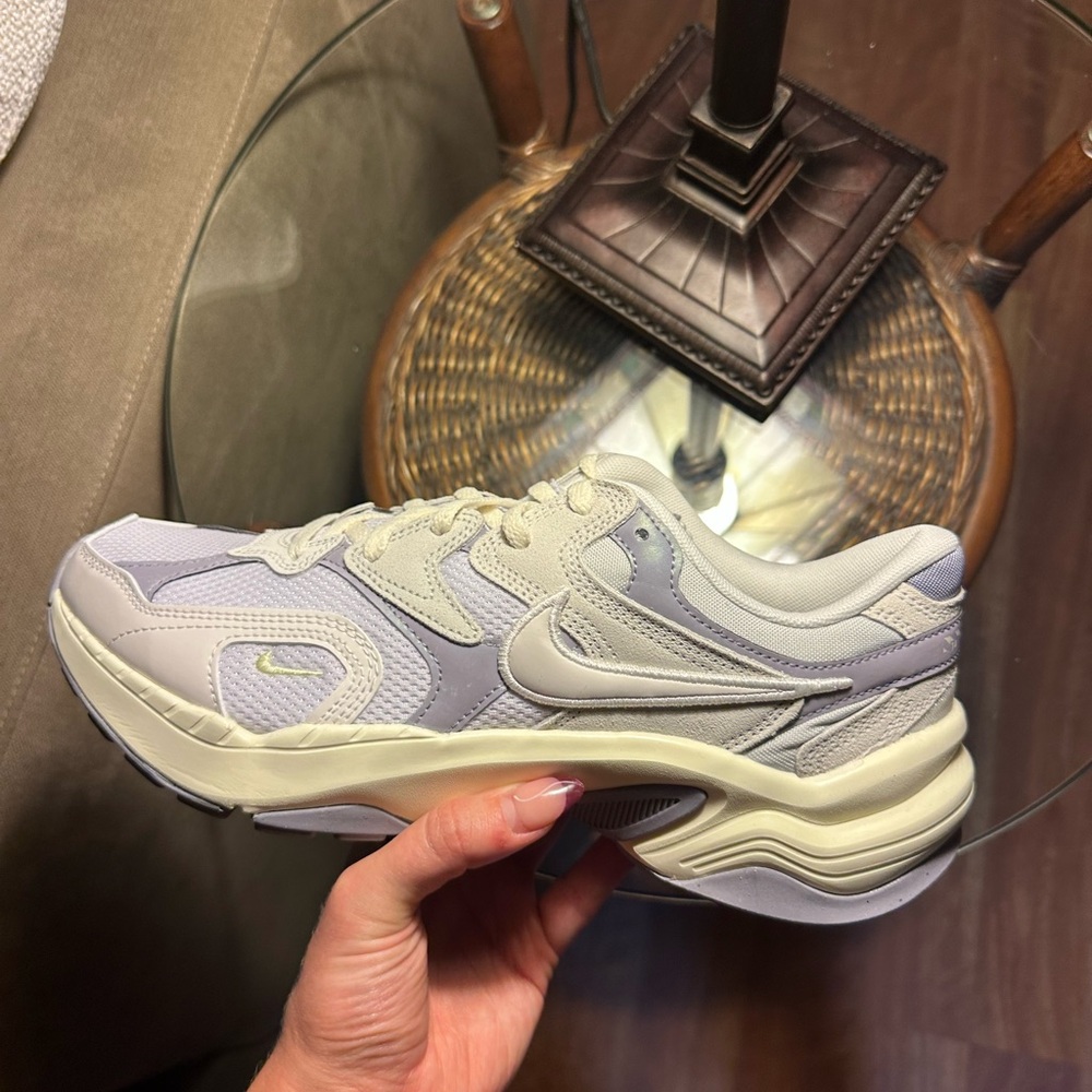 Nike Women's Beige and Lavender Sneakers ALB